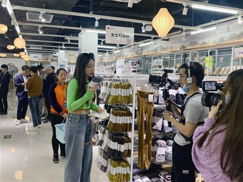 关注小行业越冬迎春 白鹤袜业 线上线下揽客忙