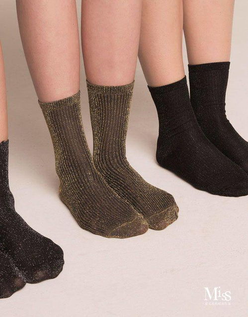 从经典到新潮 袜子，藏在鞋子里的时尚宣言